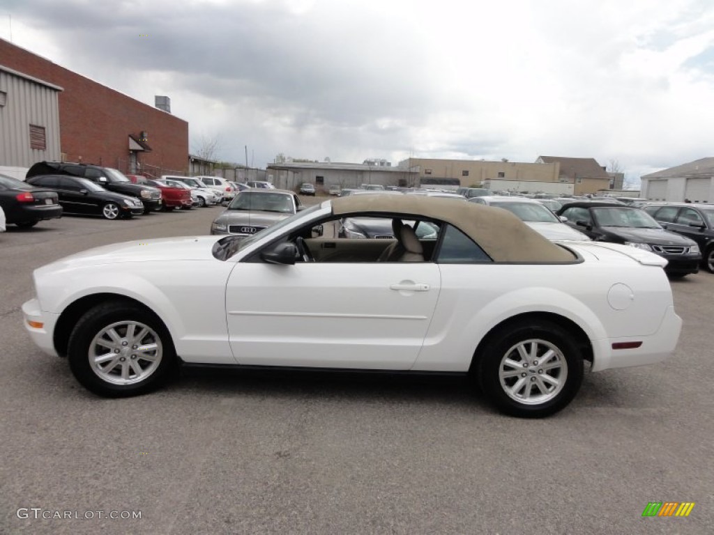 2007 Mustang V6 Deluxe Convertible - Performance White / Medium Parchment photo #48