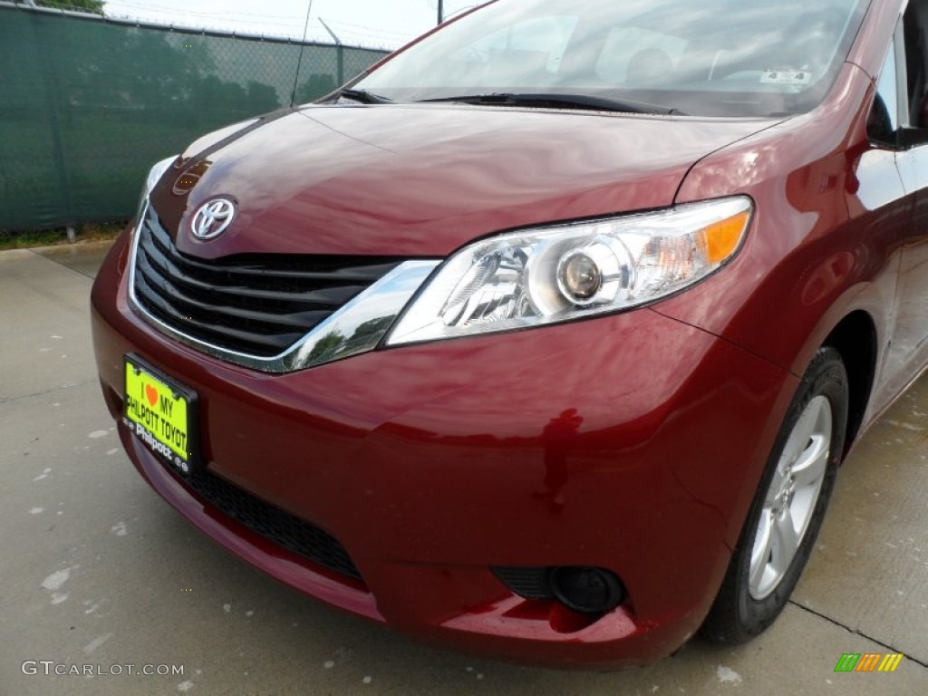 2012 Sienna LE - Salsa Red Pearl / Light Gray photo #10