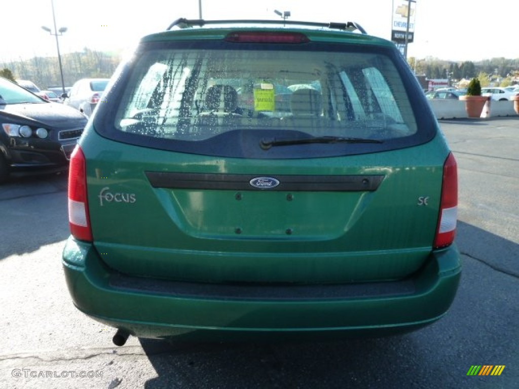 2002 Focus SE Wagon - Grabber Green Metallic / Medium Parchment photo #4