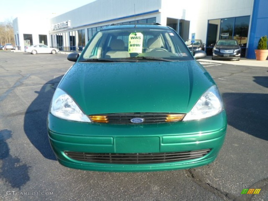 2002 Focus SE Wagon - Grabber Green Metallic / Medium Parchment photo #8