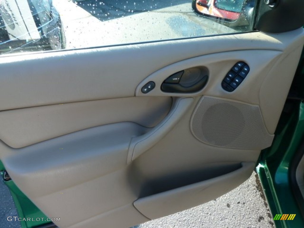 2002 Focus SE Wagon - Grabber Green Metallic / Medium Parchment photo #14