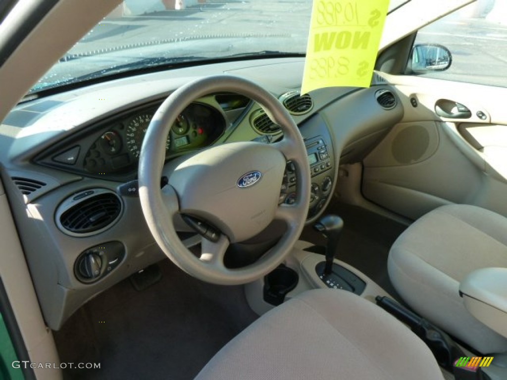 2002 Focus SE Wagon - Grabber Green Metallic / Medium Parchment photo #15