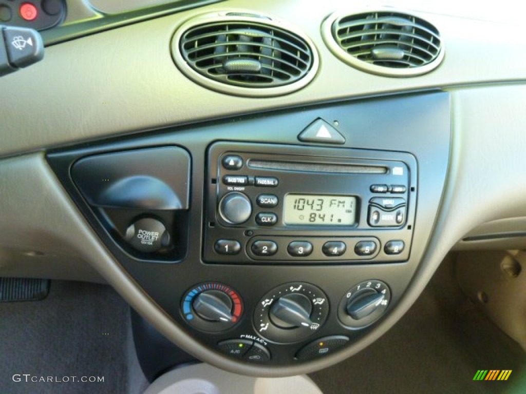 2002 Ford Focus SE Wagon Controls Photo #63776132