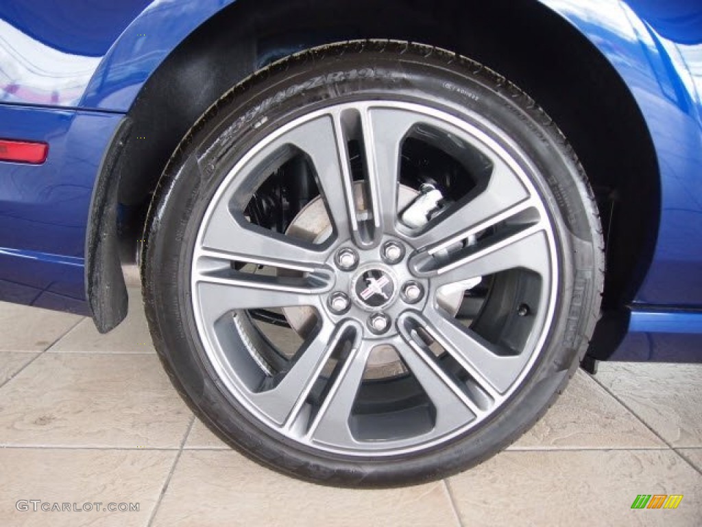 2013 Ford Mustang V6 Coupe Wheel Photo #63787803