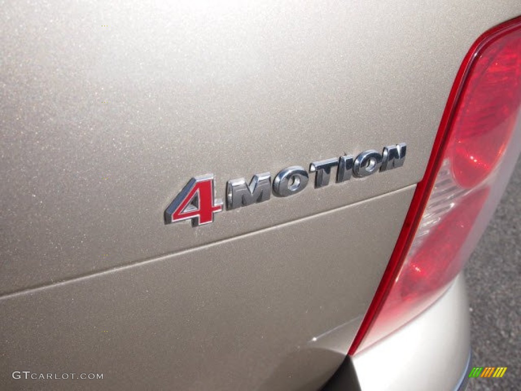 2005 Volkswagen Passat GLS 1.8T 4Motion Wagon Marks and Logos Photos