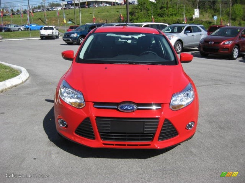 2012 Focus SE 5-Door - Race Red / Charcoal Black photo #3