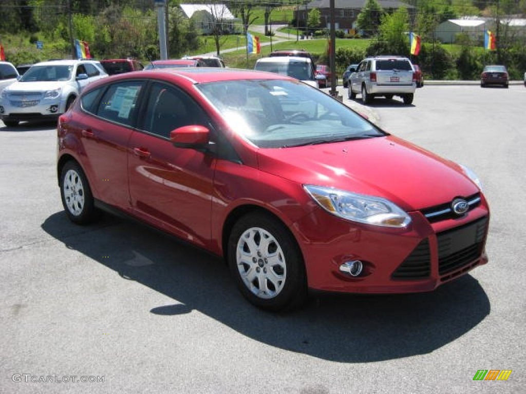 2012 Focus SE 5-Door - Red Candy Metallic / Charcoal Black photo #4