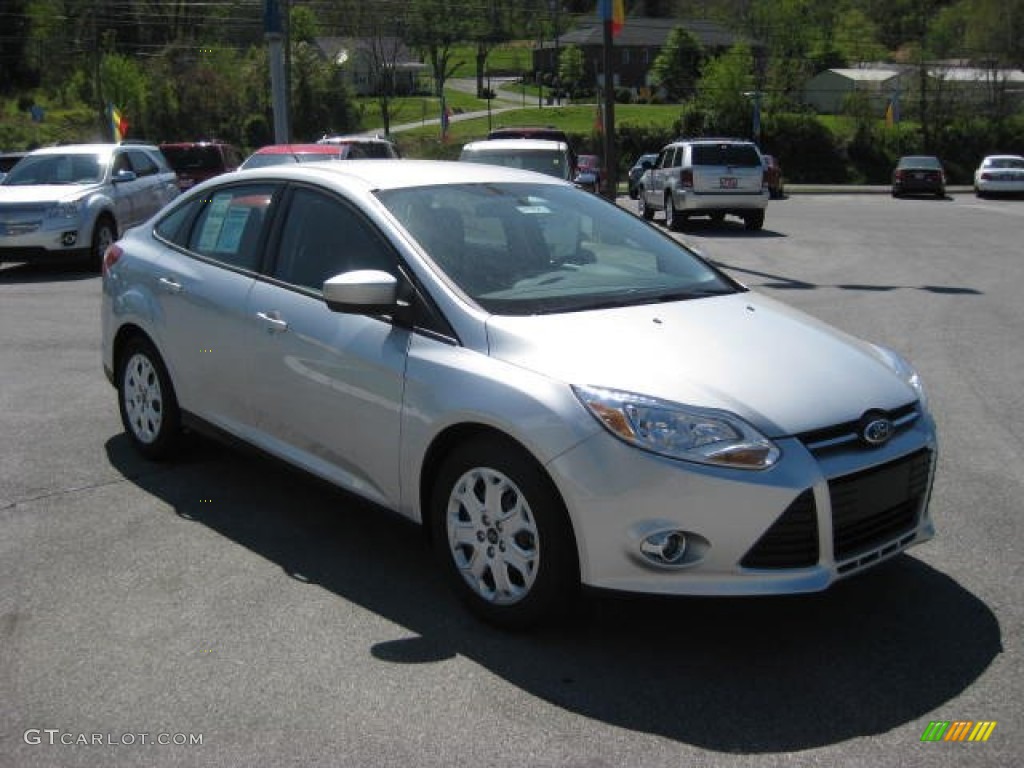 2012 Focus SE Sedan - Ingot Silver Metallic / Charcoal Black photo #4