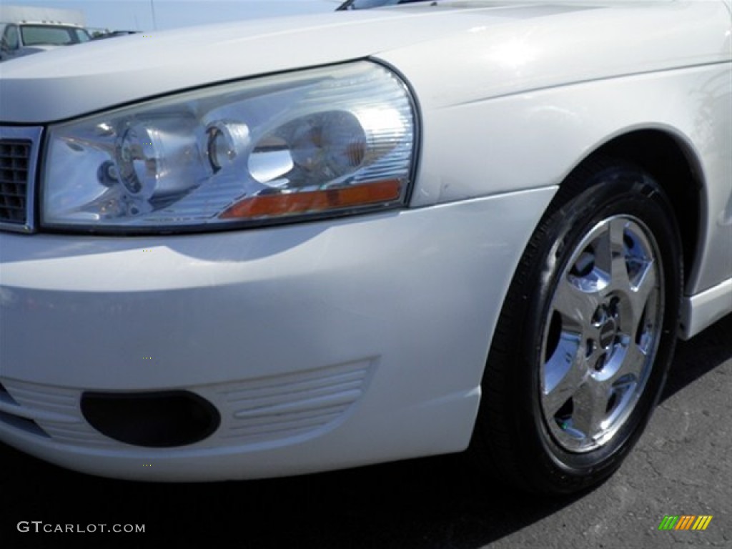 2005 L Series L300 Sedan - Cream White / Tan photo #4