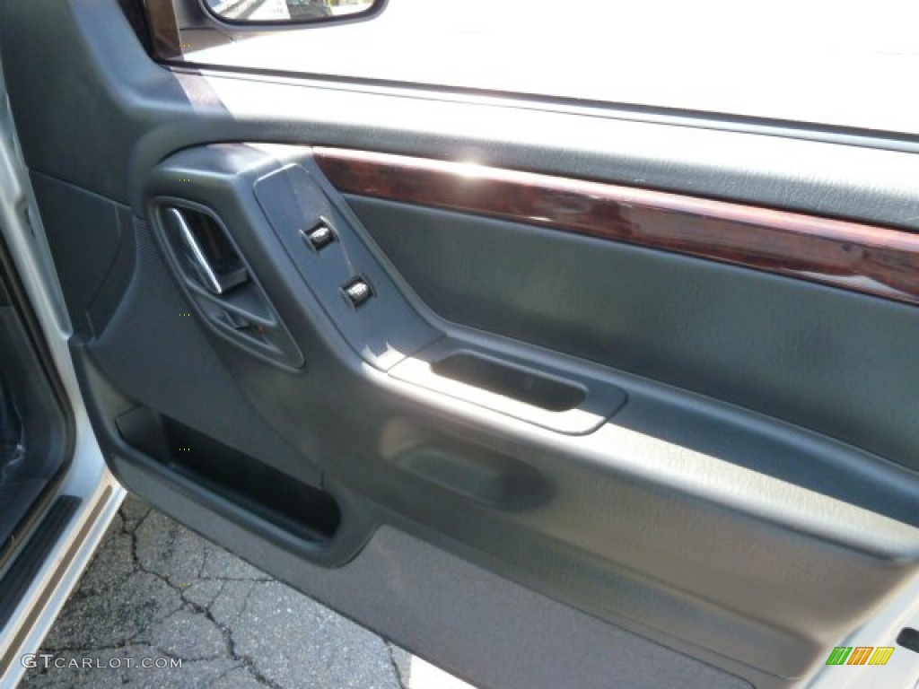 2004 Grand Cherokee Limited 4x4 - Bright Silver Metallic / Dark Slate Gray photo #15