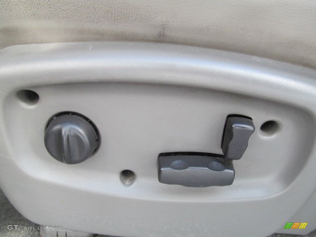 2004 Rainier CXL AWD - Black / Medium Pewter photo #15