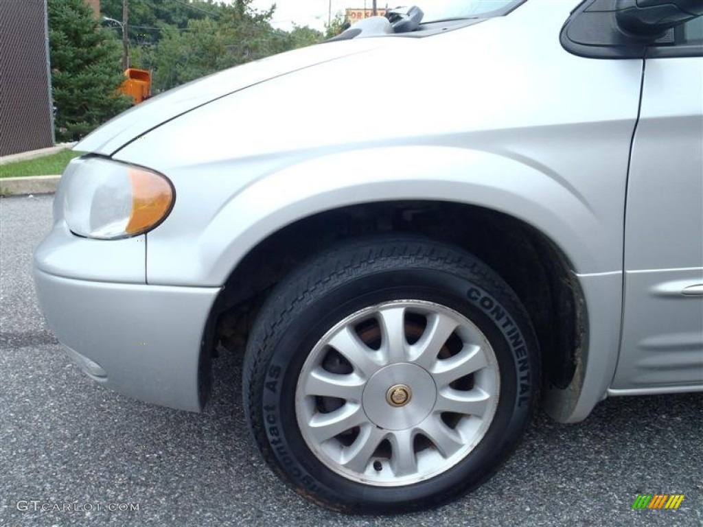2002 Chrysler Town & Country LXi AWD Wheel Photo #63813159