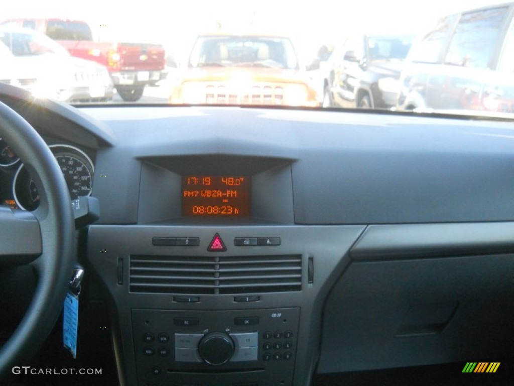 2008 Astra XE Sedan - Arctic White / Charcoal photo #14