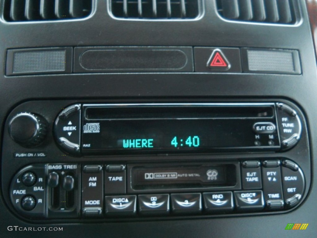 2004 Chrysler Town & Country Touring AWD Audio System Photos
