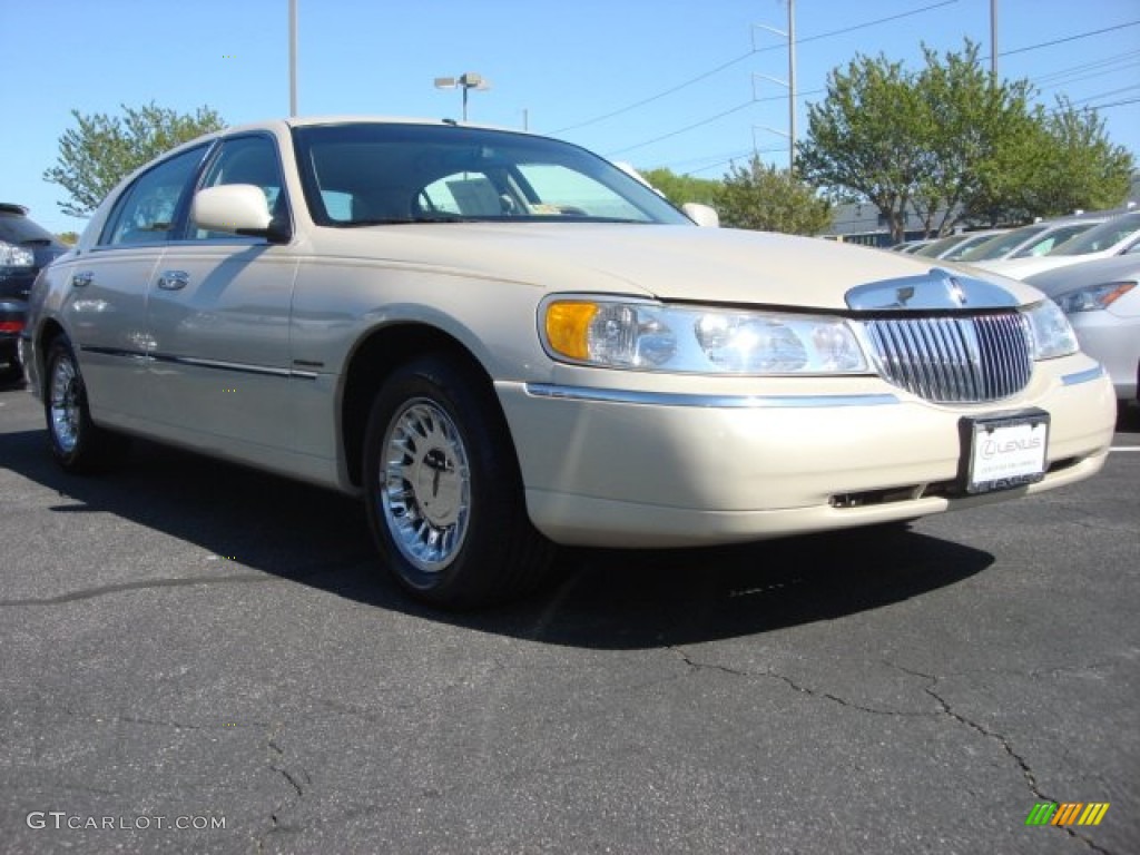 Ivory Parchment Pearl Tri Coat Lincoln Town Car