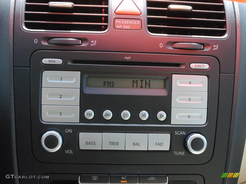 2010 Volkswagen Jetta Limited Edition Sedan Audio System Photo #63832893