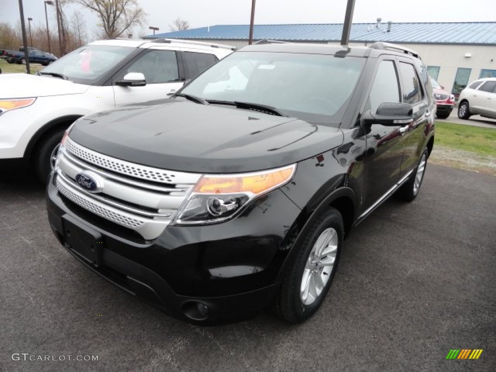 2013 Explorer XLT 4WD - Tuxedo Black Metallic / Charcoal Black photo #1