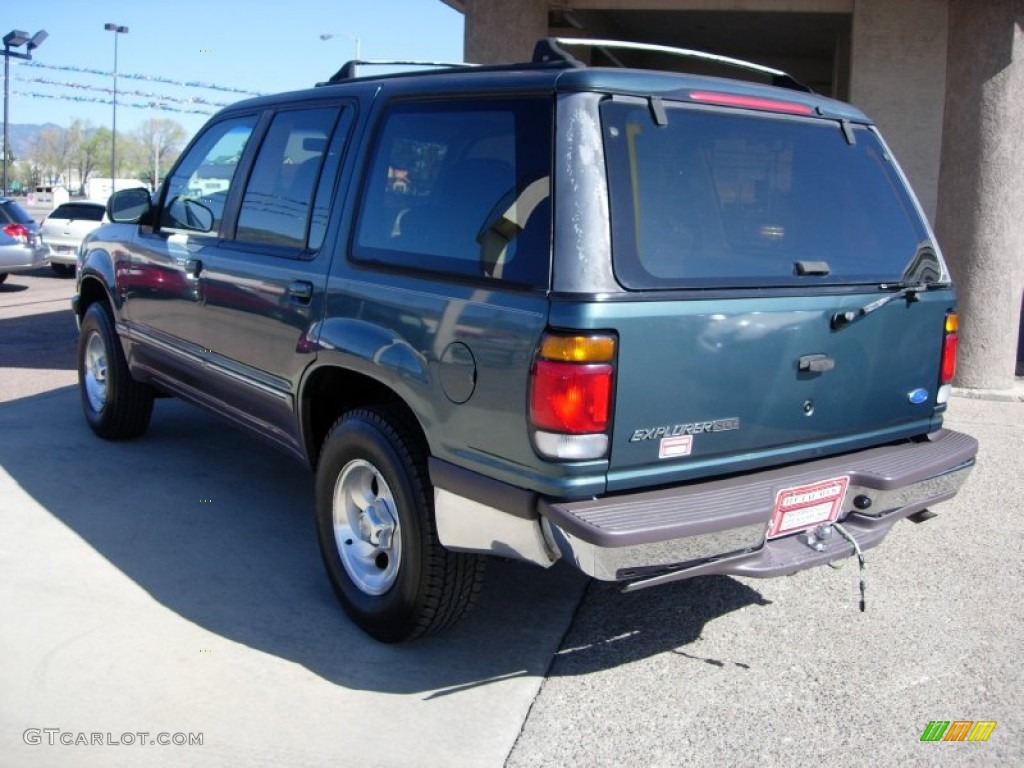 1997 Explorer XLT 4x4 - Deep Jewel Green Pearl / Medium Parchment photo #5