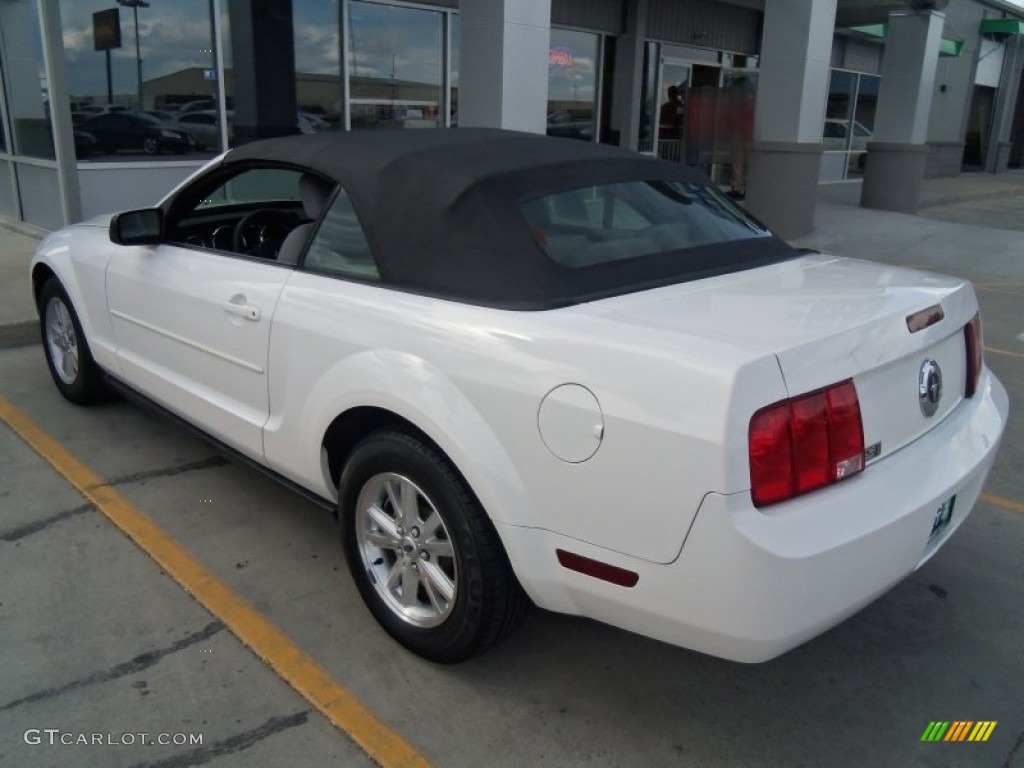 2007 Mustang V6 Deluxe Convertible - Performance White / Light Graphite photo #22