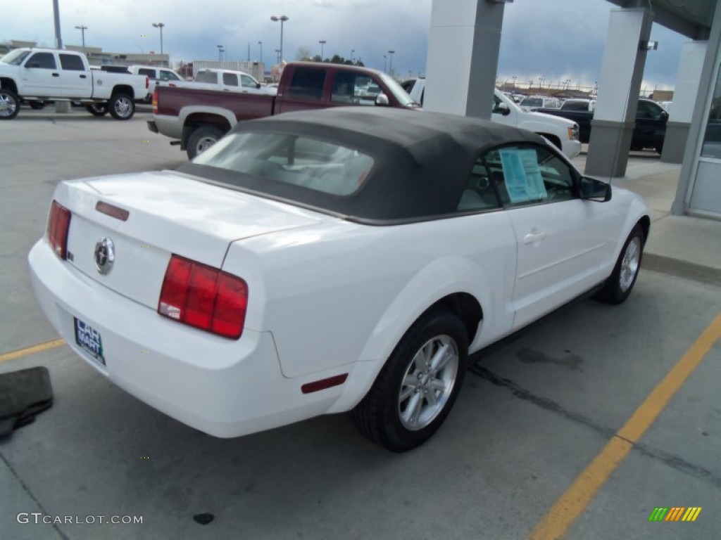 2007 Mustang V6 Deluxe Convertible - Performance White / Light Graphite photo #26