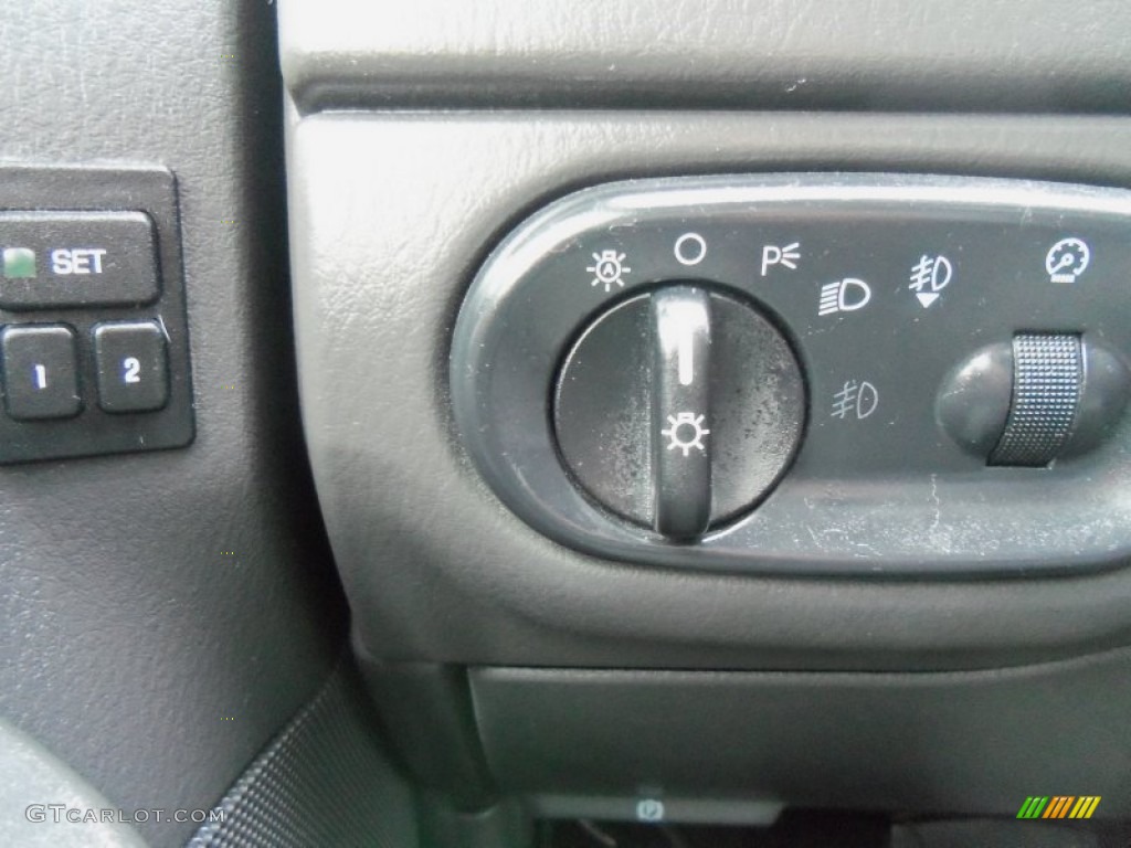 2004 Mountaineer V8 Premier AWD - Ceramic White Pearl / Midnight Grey photo #9
