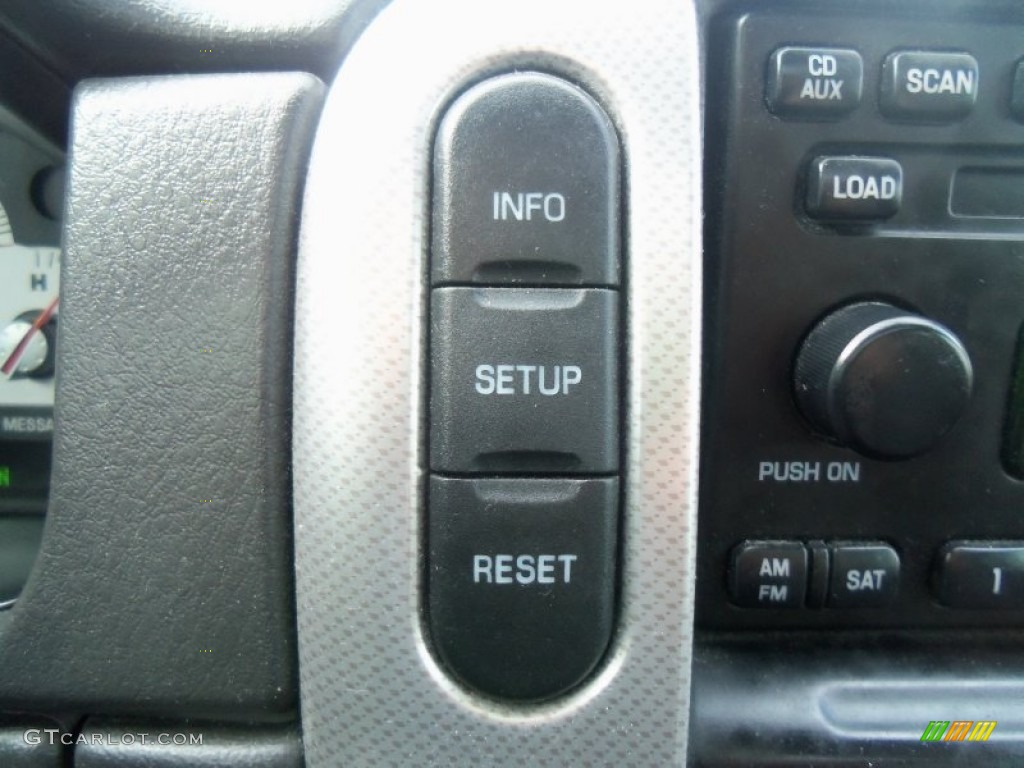 2004 Mountaineer V8 Premier AWD - Ceramic White Pearl / Midnight Grey photo #15