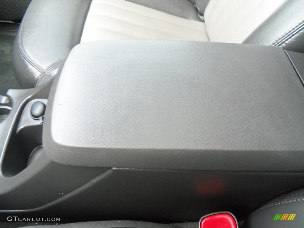 2004 Mountaineer V8 Premier AWD - Ceramic White Pearl / Midnight Grey photo #20