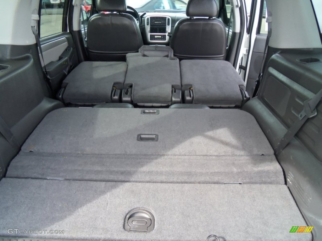 2004 Mountaineer V8 Premier AWD - Ceramic White Pearl / Midnight Grey photo #31