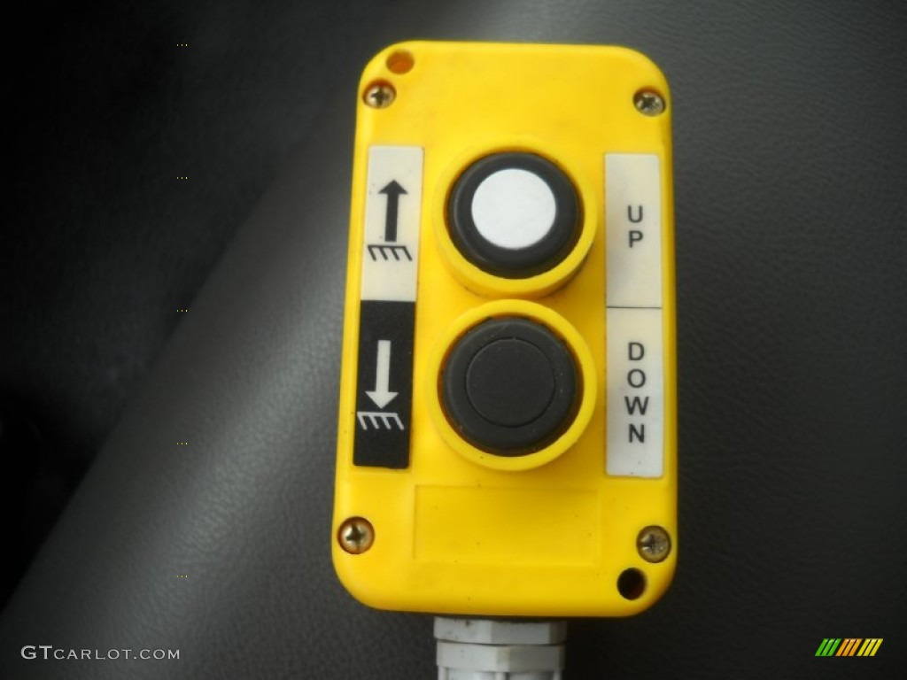 2010 Ford F450 Super Duty Regular Cab 4x4 Chassis Dump Truck Controls Photo #63847020