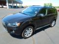 2011 Labrador Black Pearl Mitsubishi Outlander SE  photo #1