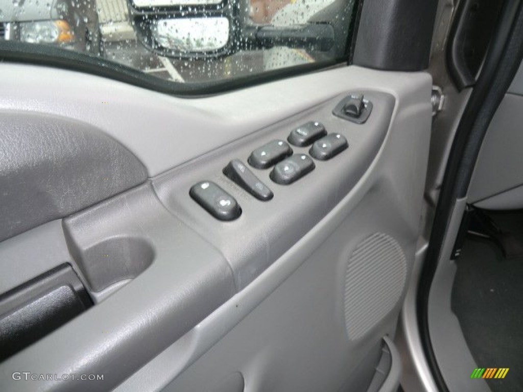 2003 Ford Excursion XLT 4x4 Controls Photo #63854767