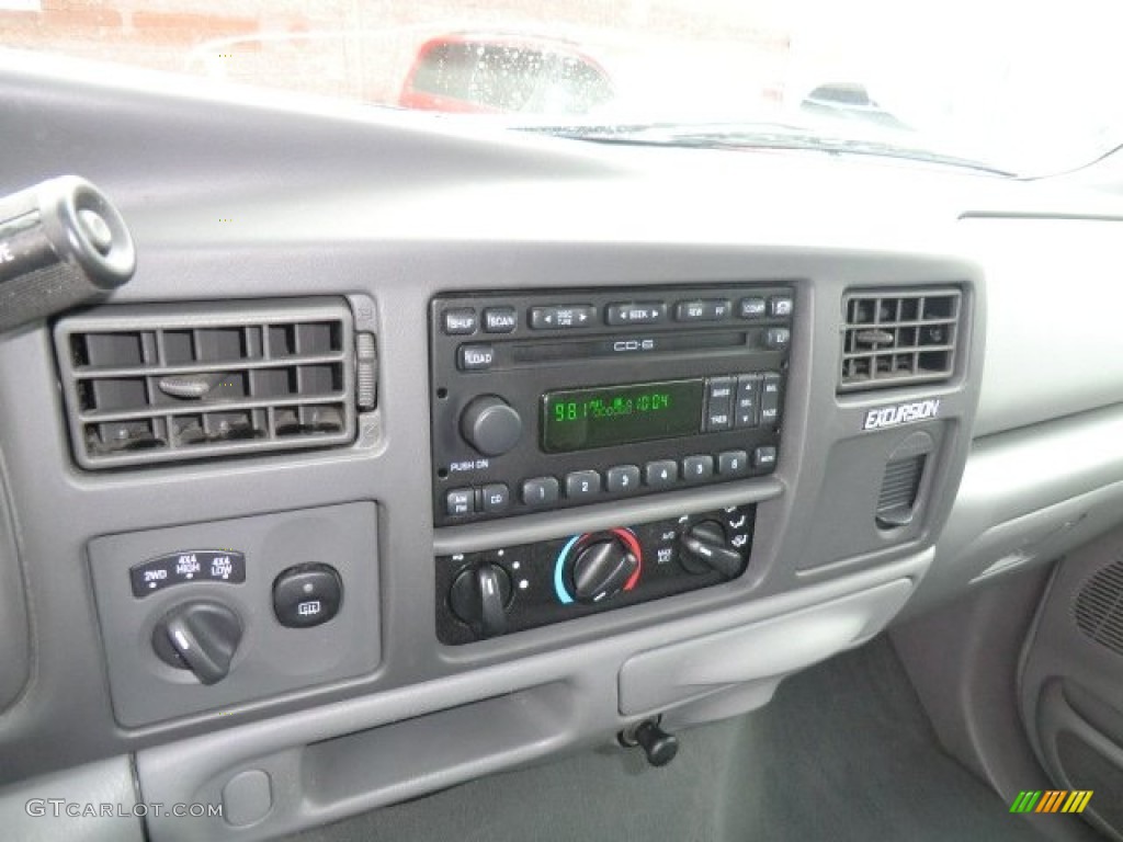 2003 Ford Excursion XLT 4x4 Controls Photo #63854791