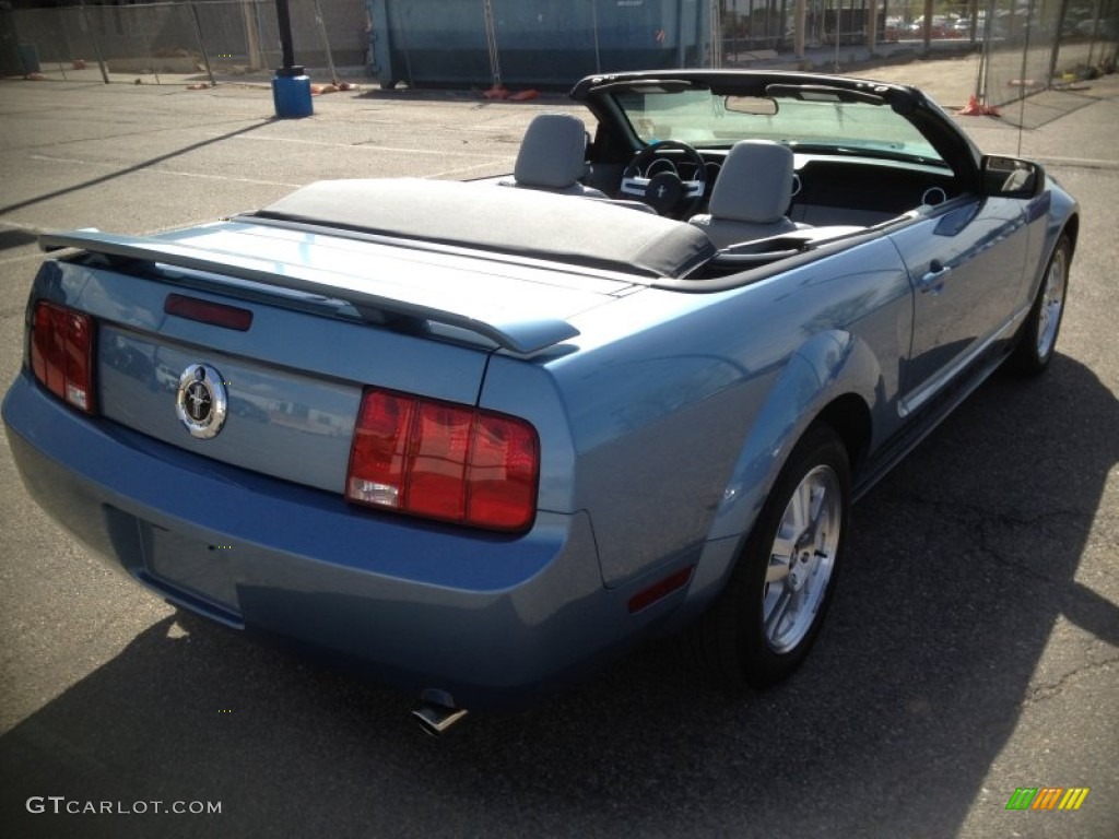 2006 Mustang V6 Premium Convertible - Windveil Blue Metallic / Light Graphite photo #5