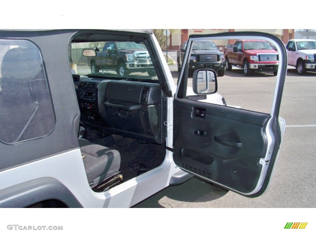 2004 Wrangler X 4x4 - Bright Silver Metallic / Dark Slate Gray photo #15