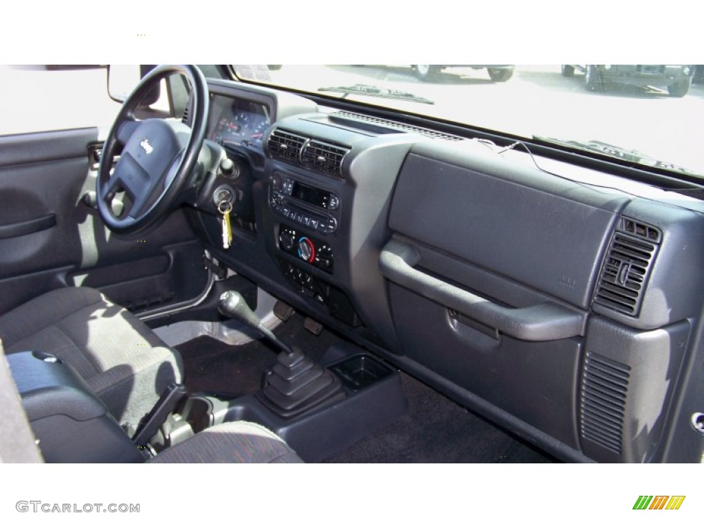 2004 Wrangler X 4x4 - Bright Silver Metallic / Dark Slate Gray photo #17
