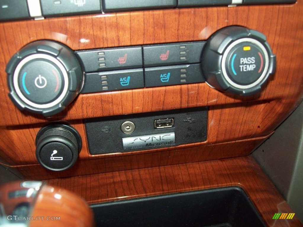 2010 F150 Lariat SuperCrew 4x4 - Dark Blue Pearl Metallic / Tan photo #25