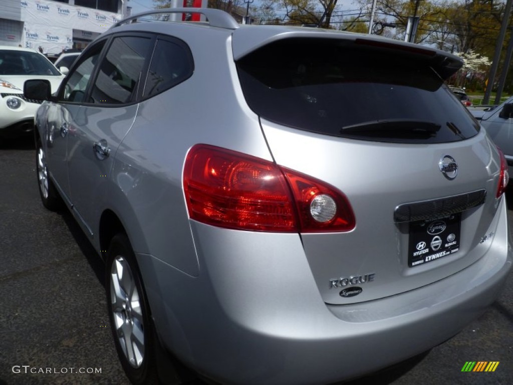 2011 Rogue SL AWD - Silver Ice Metallic / Gray photo #5