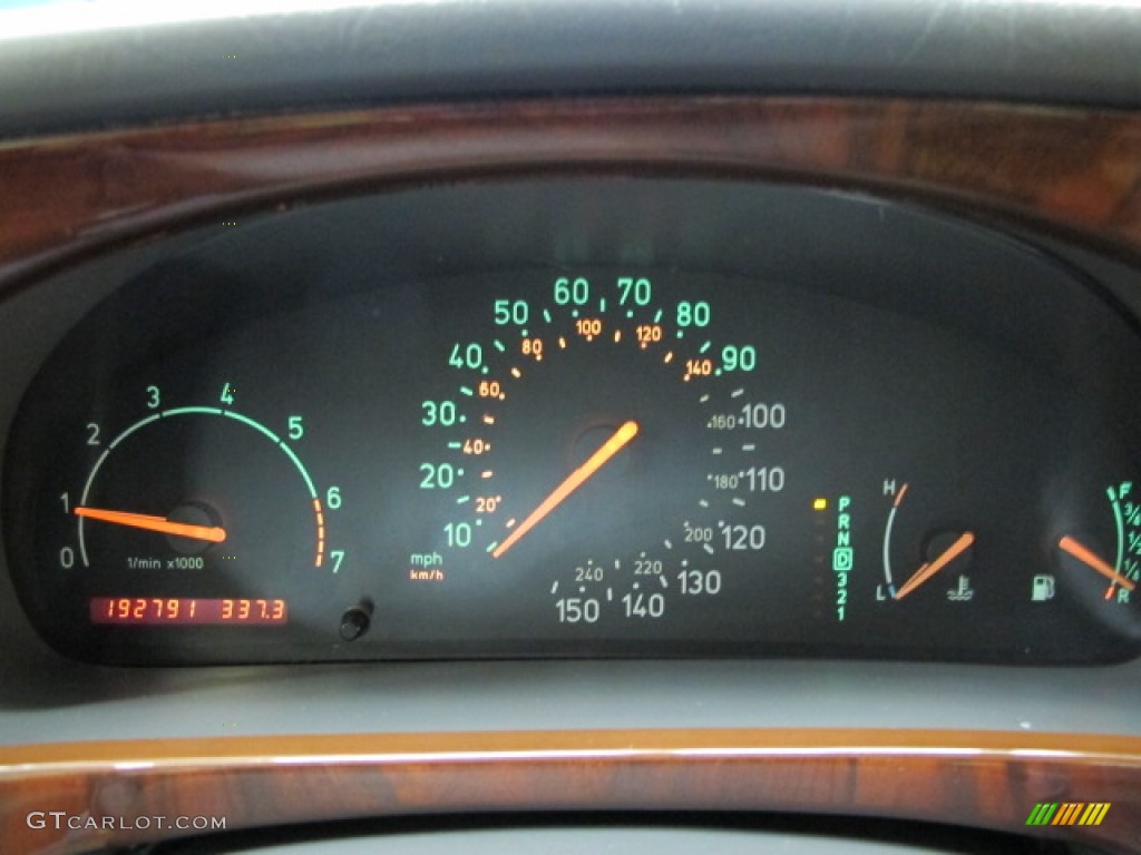 1999 Saab 9-5 SE 2.3T Sedan Gauges Photos