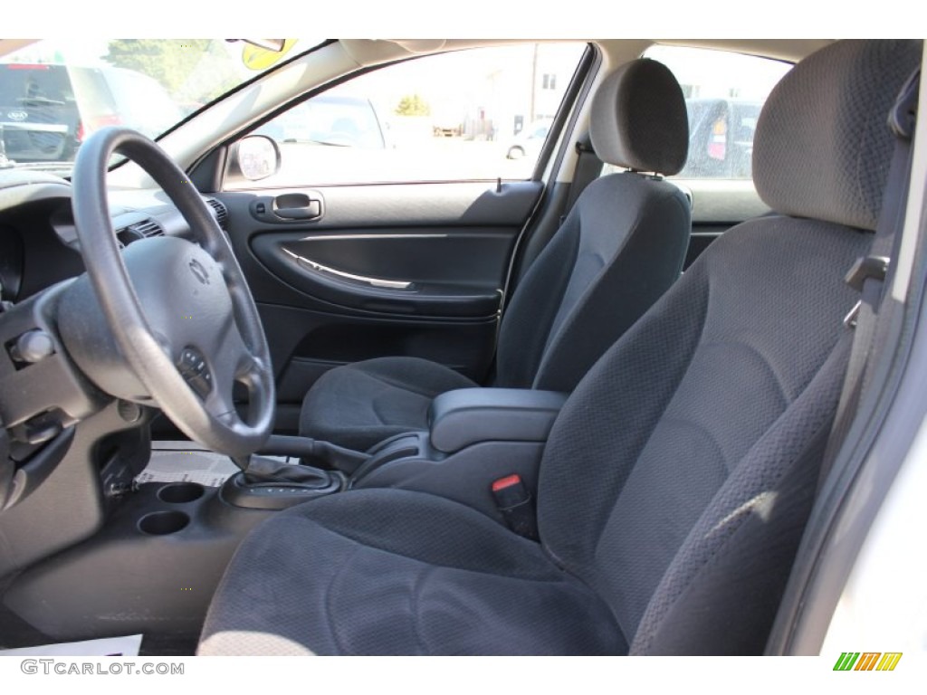 2004 Stratus SE Sedan - Stone White / Dark Slate Gray photo #10