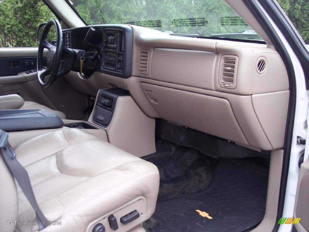 2002 Chevrolet Avalanche 2500 4WD Medium Neutral Dashboard Photo #63865987
