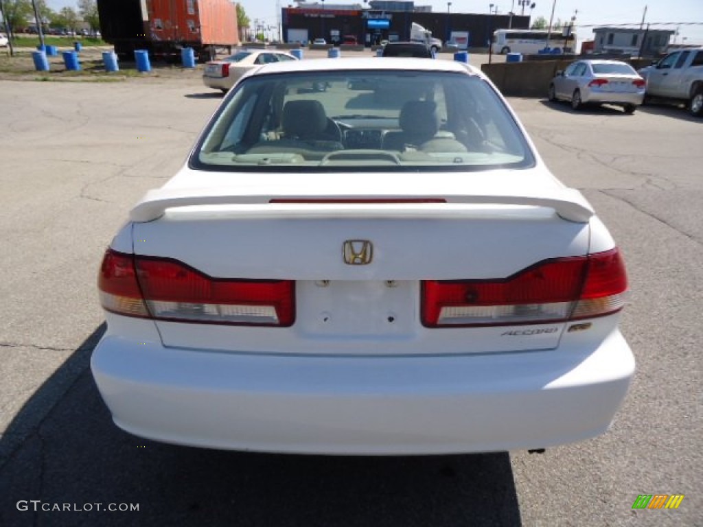 2002 Accord EX V6 Sedan - Taffeta White / Ivory photo #4