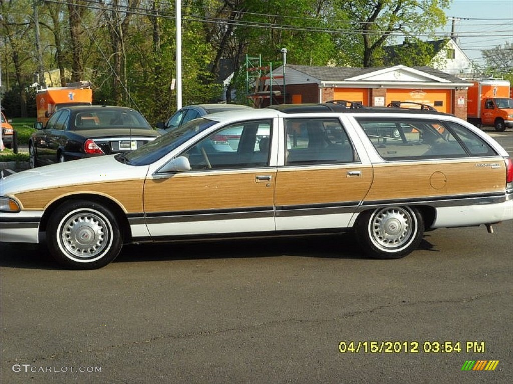 1995 Roadmaster Limited Sedan - Bright White / Beige photo #1