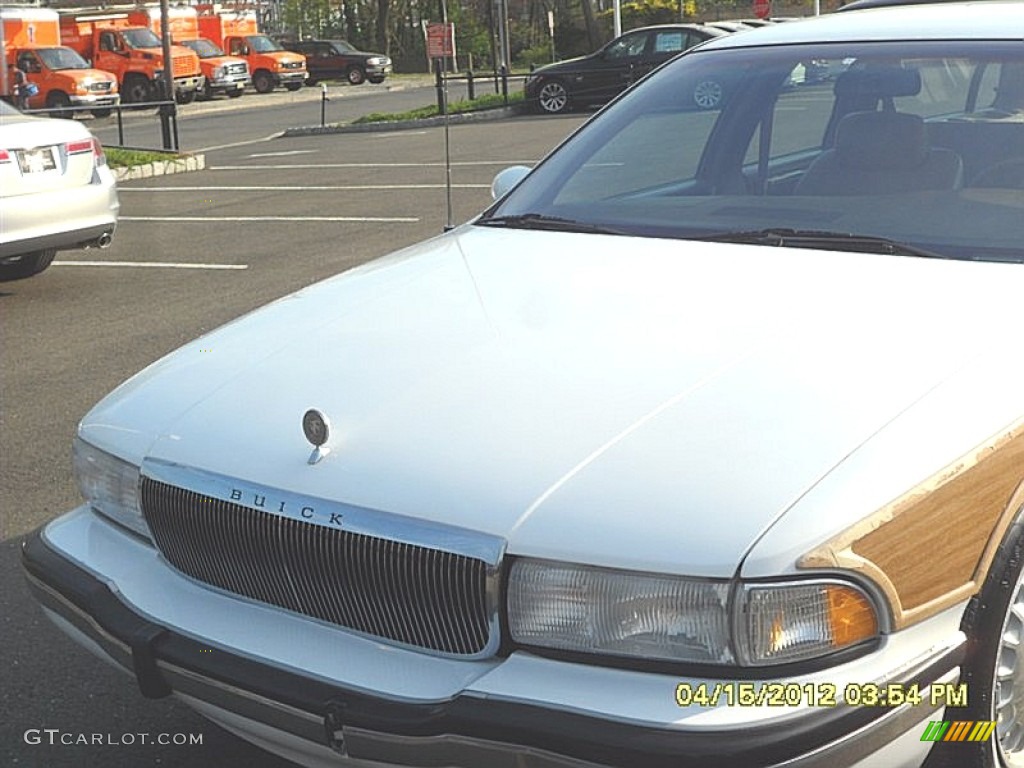 1995 Roadmaster Limited Sedan - Bright White / Beige photo #2