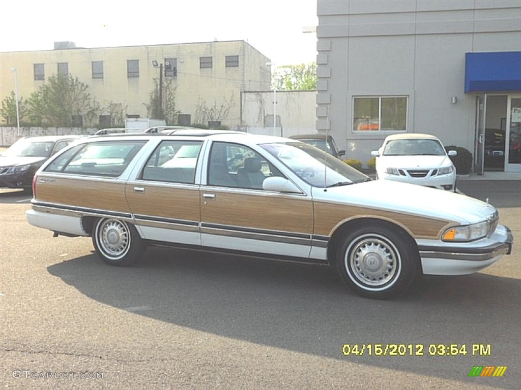 1995 Roadmaster Limited Sedan - Bright White / Beige photo #3