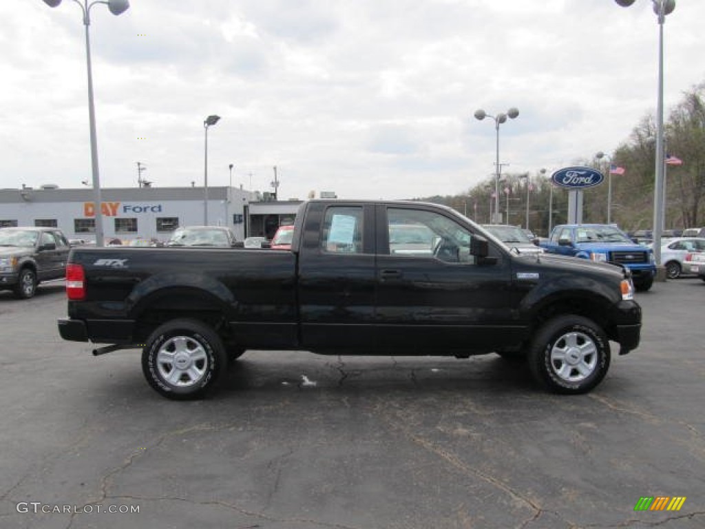 2005 F150 STX SuperCab 4x4 - Black / Medium Flint Grey photo #4