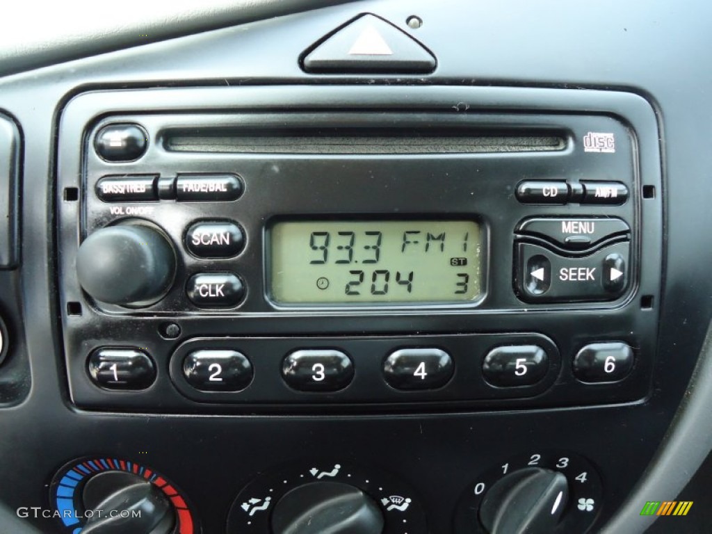 2004 Ford Focus SE Sedan Audio System Photos