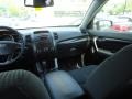 Ebony Black - Sorento LX Photo No. 40