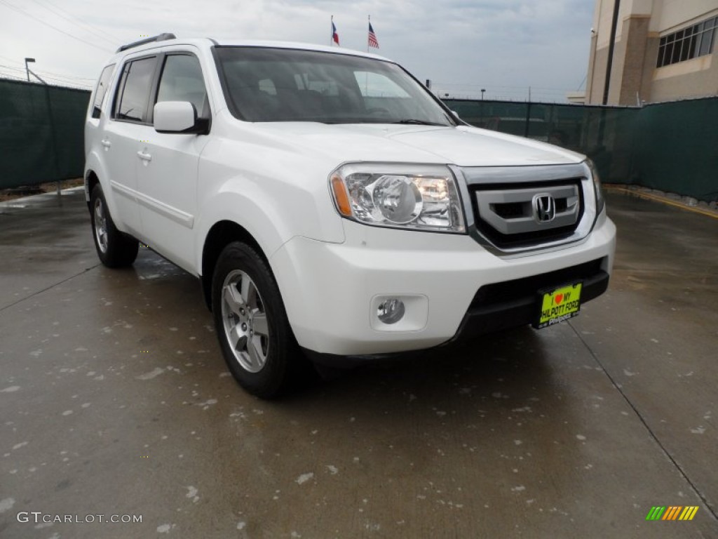 Taffeta White Honda Pilot