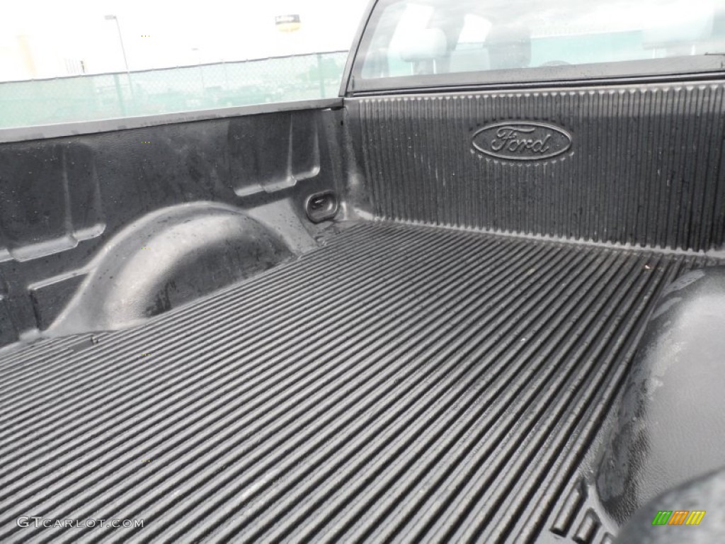 2006 F150 STX SuperCab - Black / Medium Flint photo #32