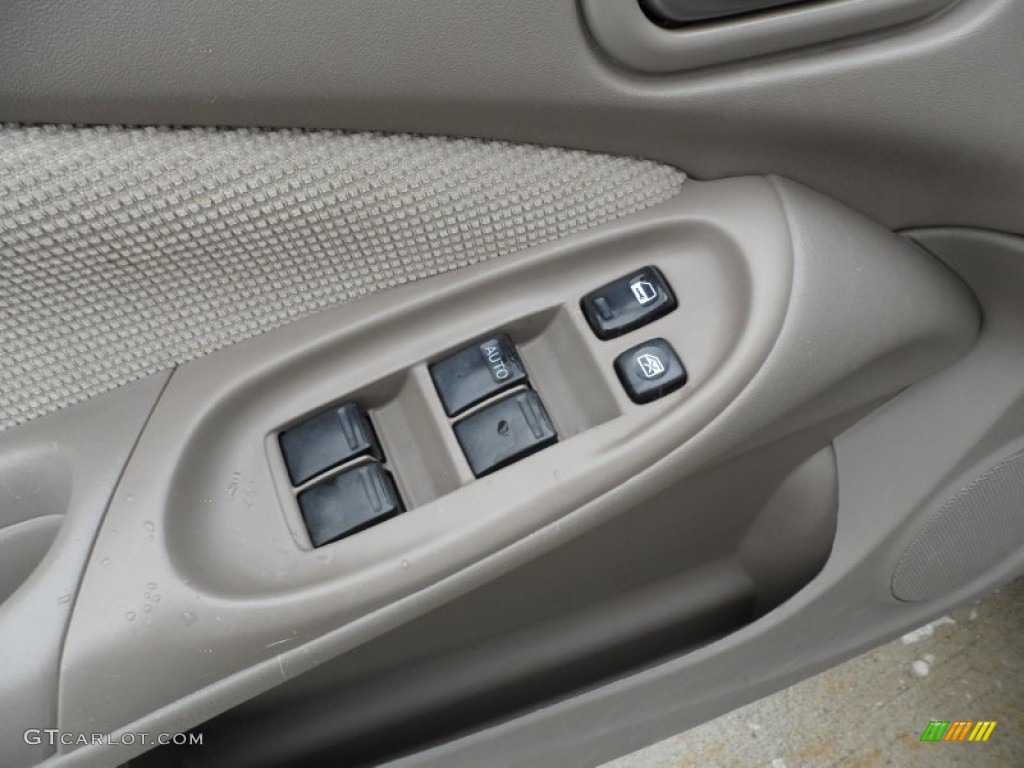 2004 Sentra 1.8 S - Bronze Shimmer / Taupe photo #33